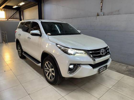 TOYOTA HILUX SW4 2.8 SRX 4X4 16V TURBO INTERCOOLER DIESEL 4P AUTOMÁTICO TOYOTA HILUX SW4 2.8 SRX 4X4 16V TURBO INTERCOOLER DIESEL 4P AUTOMÁTICO